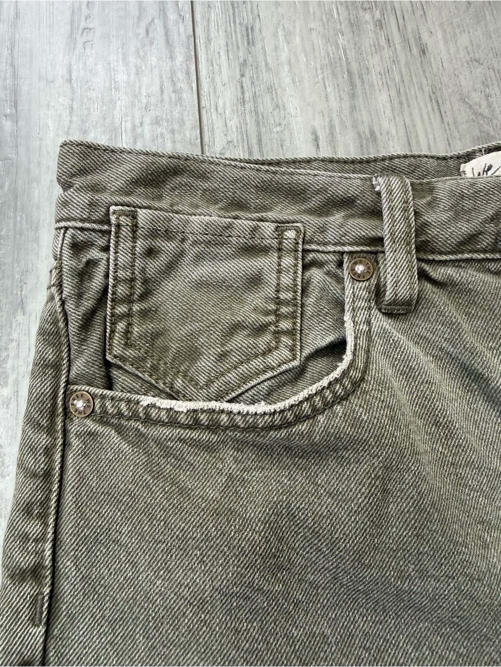 Free People We The Free Sequoia Distressed Denim Shorts Olive Green Size 28 - Picture 3 of 13